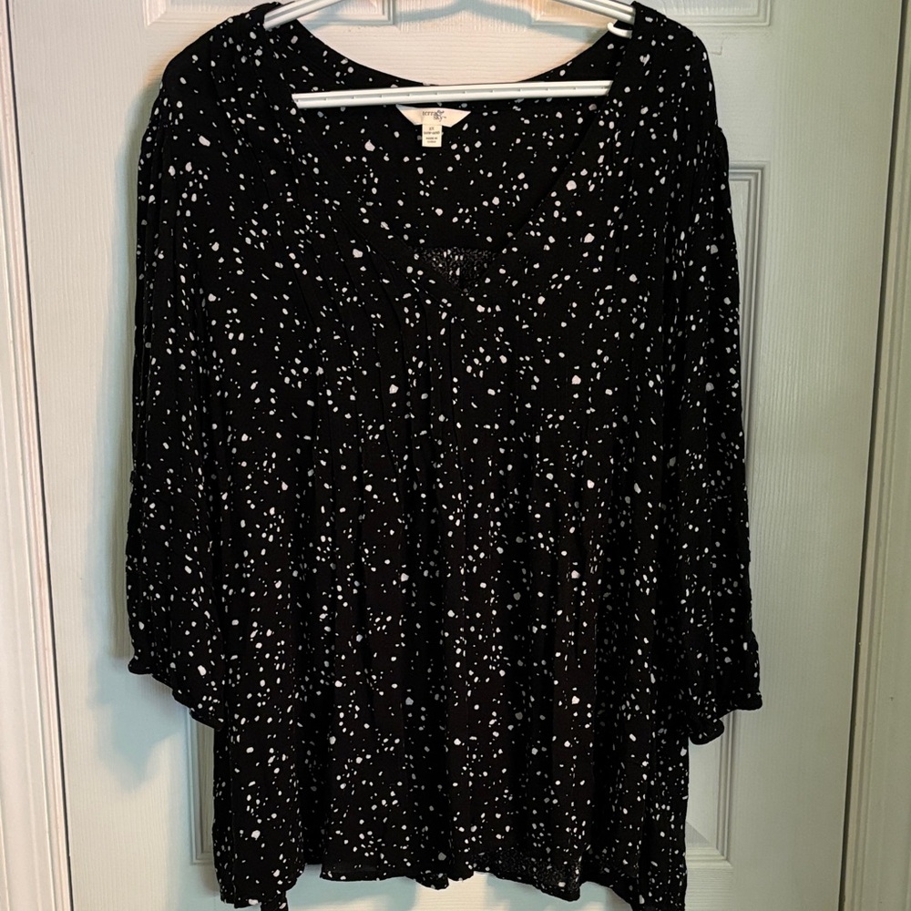 Terra & Sky Black and White Polka Dot Blouse. Size 2X.